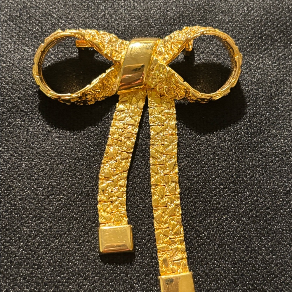 Gold Tone Bow Brooch